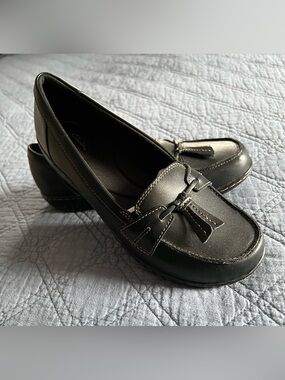 Clarks Black Leather Women’s Tassel Loafers